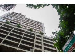 Copacabana Rua Henrique Dodsworth 64 bloco 01 apartamento 504 com 133 m2 e 03 vagas de garagem. Condomínio dispõe de playground com área de lazer completa, espaço kids, sauna, piscina, quadra poliesportiva, salão de festas, espaço gourmet com churrasqueir